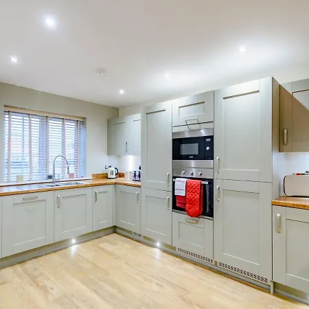 Holiday home Popleys